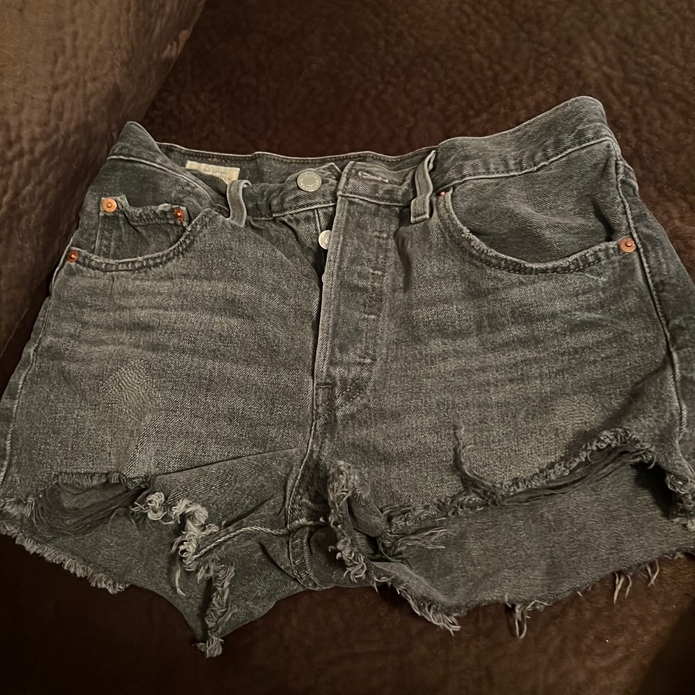 Distressed Levi 501 short